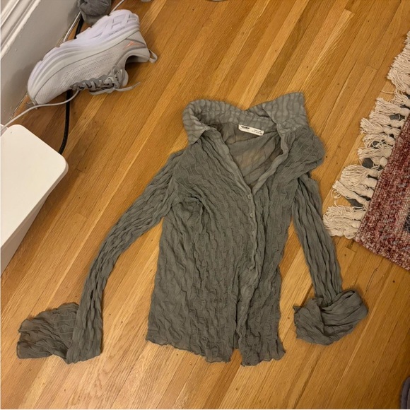 Mesh button up top - Picture 3 of 3